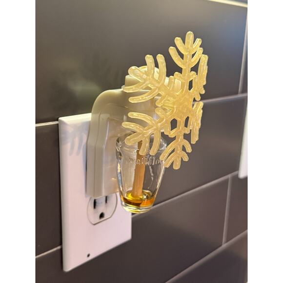 Bath & Body Works Wallflower Snowflake Plugin Home Fragrance Diffuser NO Light - Picture 2 of 7
